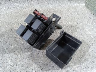 блок предохранителей Mitsubishi Carisma 1 поколение [рестайлинг] (1999 - 2004), 1.9 л., дизель, МКПП