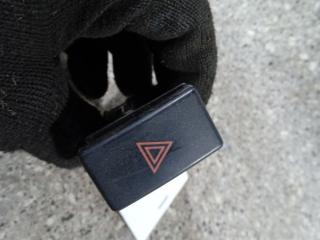 кнопка аварийной сигнализации Toyota Avensis 2 поколение (T250) [рестайлинг] (2006 - 2009)