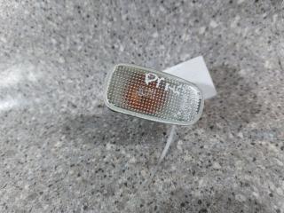 повторитель поворота на крыле правый Toyota Prius 2 поколение (2003 - 2011)