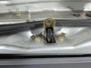 ограничитель открывания двери Nissan Almera Tino V10 [рестайлинг] (2003 - 2006)