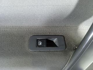 кнопка стеклоподъемника двери задней левой Volkswagen Touareg 1 поколение (2002 - 2007)