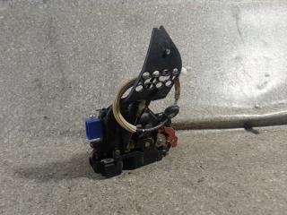 замок двери передней правой Volkswagen Touareg 1 поколение (2002 - 2007)