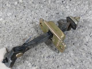 ограничитель открывания двери Mazda 6 GG (2002 - 2005)