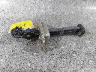 ограничитель открывания двери Mazda 6 GG (2002 - 2005)