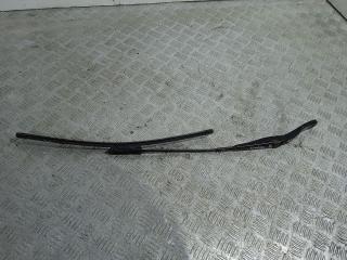 щеткодержатель (поводок стеклоочистителя, дворник) Renault Sandero 2 поколение [рестайлинг] (2018 - 2025), 288865045R