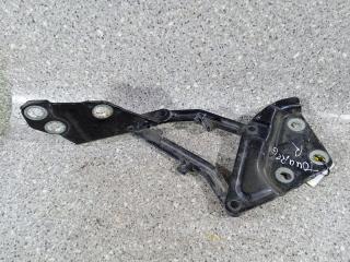 петля капота правая Volkswagen Touareg 1 поколение (2002 - 2007), 7L6823302