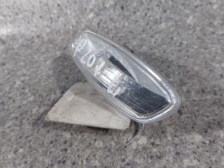 повторитель поворота на крыле левый Peugeot 207 1 поколение (2006 - 2009)