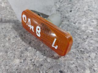 повторитель поворота на крыле левый Opel Omega B (1994 - 1999)