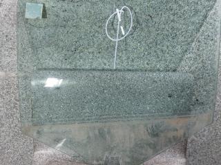 стекло двери задней левой Skoda Fabia 2 поколение (5J) 2009, хетчбэк 5 дв.