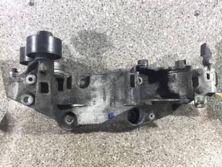 кронштейн генератора Renault Espace 4 поколение [рестайлинг] (2006 - 2012), 2.0 л., M9R 740, дизель, МКПП, 8200527320, 117507568R