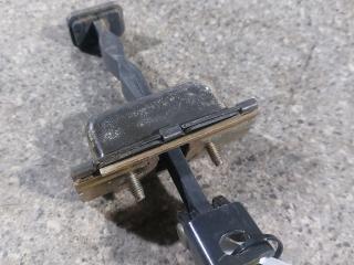 ограничитель открывания двери Mercedes-Benz M-Класс W163 (1997 - 2001)