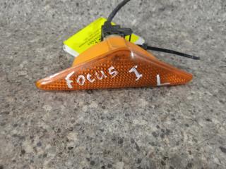 повторитель поворота на крыле правый Ford Focus 1 поколение [рестайлинг] (2001 - 2005)