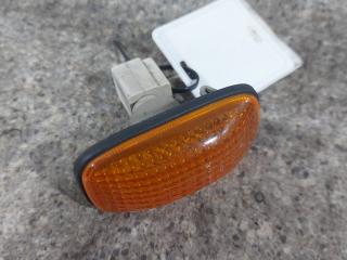 повторитель поворота на крыле правый Nissan Primera P11 (1996 - 2000)