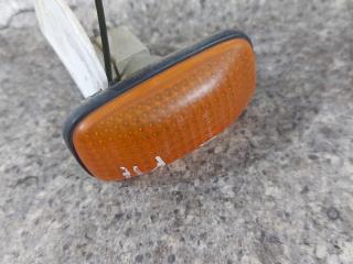 повторитель поворота на крыле левый Nissan Primera P11 (1996 - 2000)