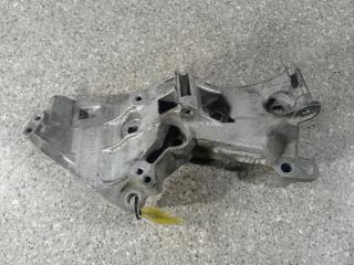 кронштейн генератора Renault Scenic 3 поколение (2009 - 2012), 1.5 л., DCi, K9K 836, дизель, 6МКПП, 8200669495