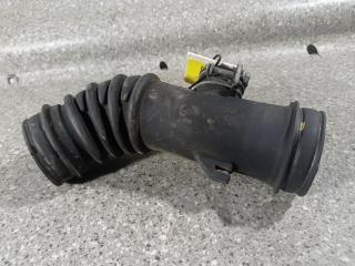патрубок воздушного фильтра Toyota Corolla 8 поколение (E110) (1995 - 2000), 1.6 л., i, 4A-FE, бензин, МКПП, 17881-15200