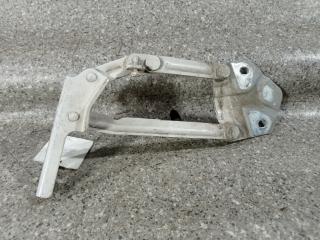 петля капота левая Volkswagen Caddy 3 поколение (2004 - 2010), 1T0823301B