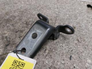 петля двери Toyota Verso 1 поколение (2009 - 2013)