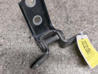 петля двери Toyota Verso 1 поколение (2009 - 2013)