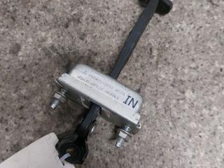 ограничитель открывания двери Toyota Verso 1 поколение (2009 - 2013)