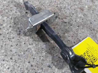 ограничитель открывания двери Toyota Yaris XP9 [рестайлинг] (2009 - 2012), хетчбэк 5 дв.