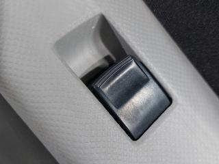 кнопка стеклоподъемника двери Toyota Yaris XP9 [рестайлинг] (2009 - 2012), хетчбэк 5 дв.