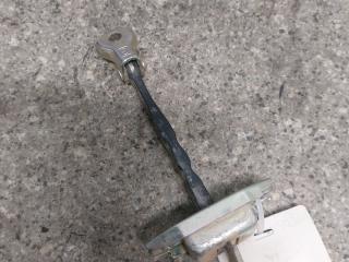 ограничитель открывания двери Toyota Yaris XP130 [рестайлинг] (2014 - 2017), хетчбэк 5 дв.