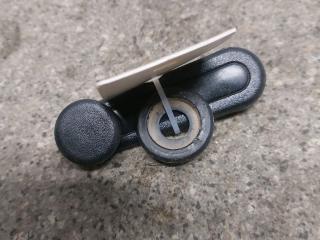 ручка стеклоподъемника задней правой Toyota Yaris XP130 [рестайлинг] (2014 - 2017), хетчбэк 5 дв.