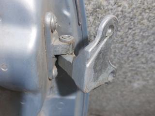 петля двери Mitsubishi Colt 6 поколение (Z20/Z30) (2002 - 2012), хетчбэк 5 дв.