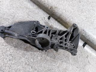 кронштейн генератора Renault Scenic 2 поколение (2003 - 2006), 1.5 л., DCi, K9K 728, дизель, МКПП, 8200425034