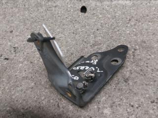 крепление ( кронштейн ) крыла Toyota Verso 1 поколение (2009 - 2013)