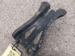 кронштейн радиатора Toyota Auris 1 поколение (2006 - 2009), 2.0 л., D-4D, МКПП