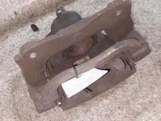 суппорт передний левый Toyota Avensis 3 поколение (T270) [2-й рестайлинг] (2015 - 2018), 2.0 л., дизель