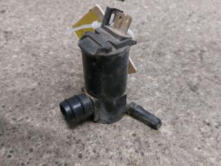 насос (моторчик) омывателя стекла Mazda MPV LW [рестайлинг] (2003 - 2006), 2.0 л., cTDi, МКПП