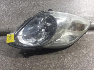 фара левая Toyota Yaris XP9 [рестайлинг] (2009 - 2012), 89902763