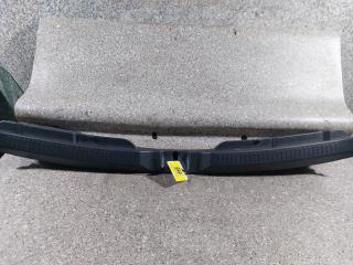 накладка внутренняя на заднюю панель кузова Toyota Verso 1 поколение (2009 - 2013), 2.0 л., D-4D, МКПП, 64716-0F020