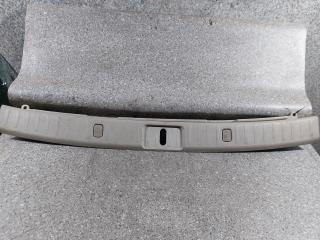 накладка внутренняя на заднюю панель кузова Lexus RX 2 поколение (2003 - 2006), 3.3 л., гибрид, полный привод, 69422-48010