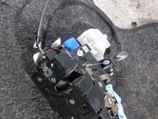 замок двери передней правой Volkswagen Caddy 3 поколение (2004 - 2010), 3D1837016