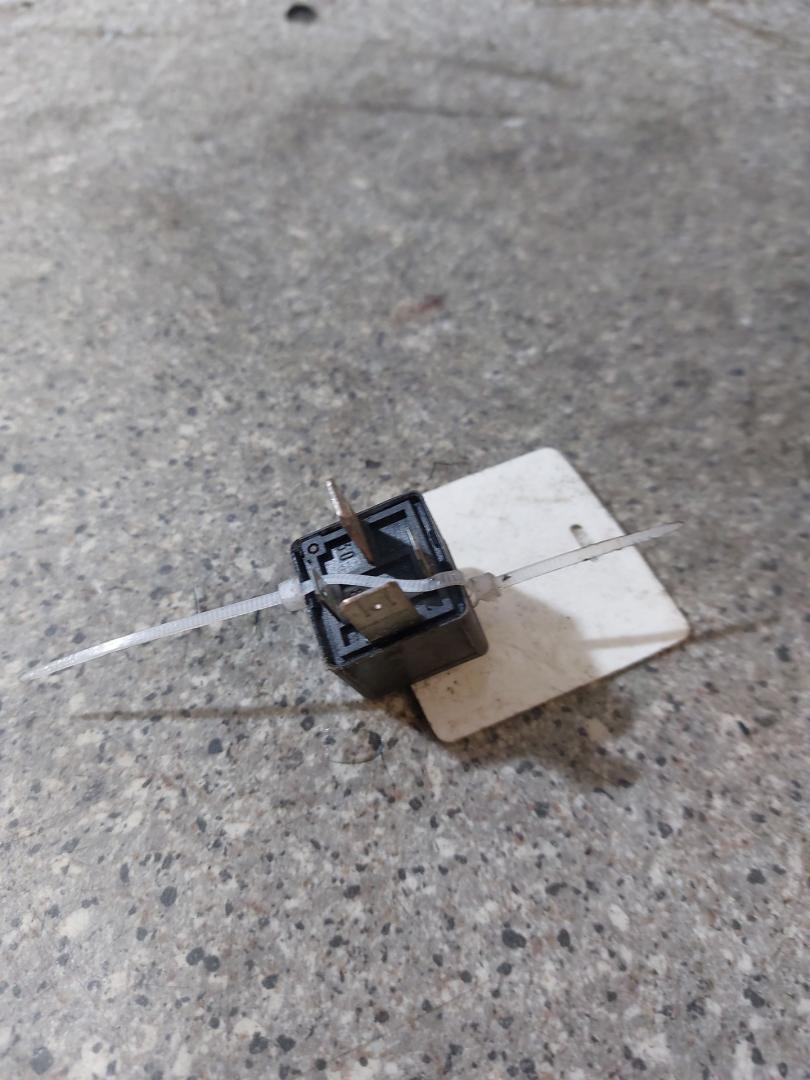 реле (прочие) Renault Laguna 2 поколение (2001 - 2005), 1.9 л., DCi, F9Q 750, дизель, 6МКПП, 7700821864, V23134-J52-X207 - фото №1