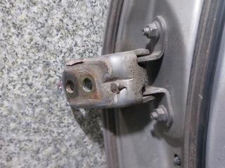 петля двери Nissan Maxima A33 (2000 - 2005)