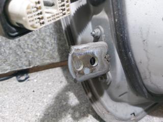 петля двери Nissan Maxima A33 (2000 - 2005)