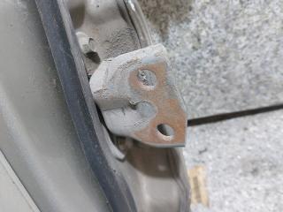 петля двери Kia Carens 1 поколение (1999 - 2002)