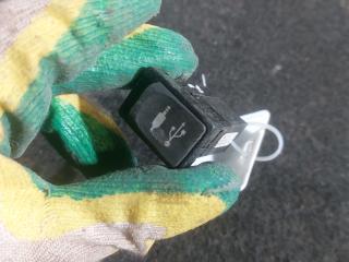 разъем AUX / USB Toyota Verso 1 поколение [рестайлинг] (2012 - 2015), 86190-0D030