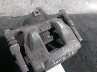 суппорт передний левый Toyota Auris 2 поколение (2012 - 2015), 1.8 л., i, универсал