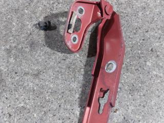 петля капота левая Audi A6 4F/C6 (2004 - 2008), седан, 4F0823301