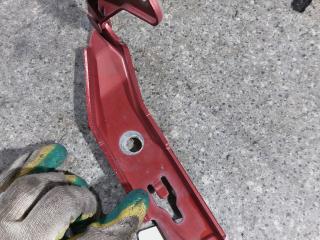 петля капота правая Audi A6 4F/C6 (2004 - 2008), седан, 4F0823302