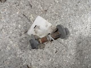 болт развальный Toyota Auris 2 поколение (2012 - 2015), 1.8 л., i, универсал