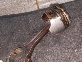 поршень Volkswagen Golf 4 поколение (1997 - 2006), 1.4 л., i, AKQ, бензин, 5МКПП