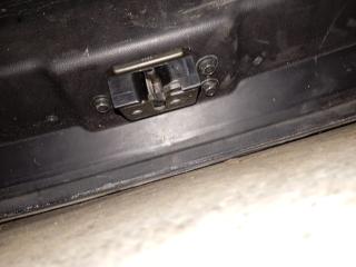 замок багажника Mazda 5 CR (2005 - 2008)