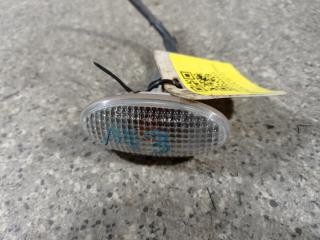 повторитель поворота на крыле левый Mazda 3 BL (2008 - 2011)